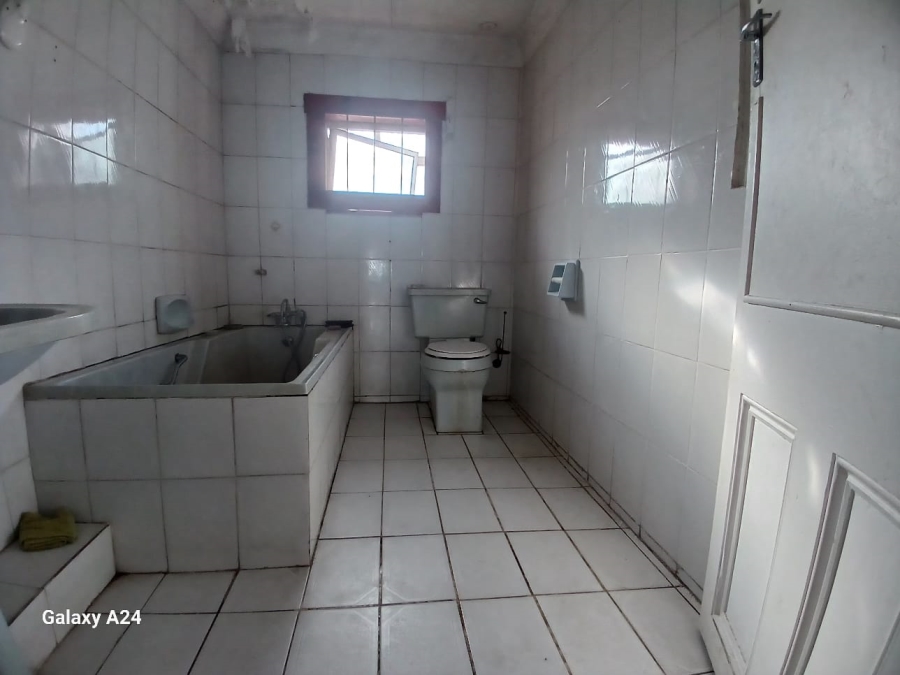 6 Bedroom Property for Sale in Quigney Eastern Cape